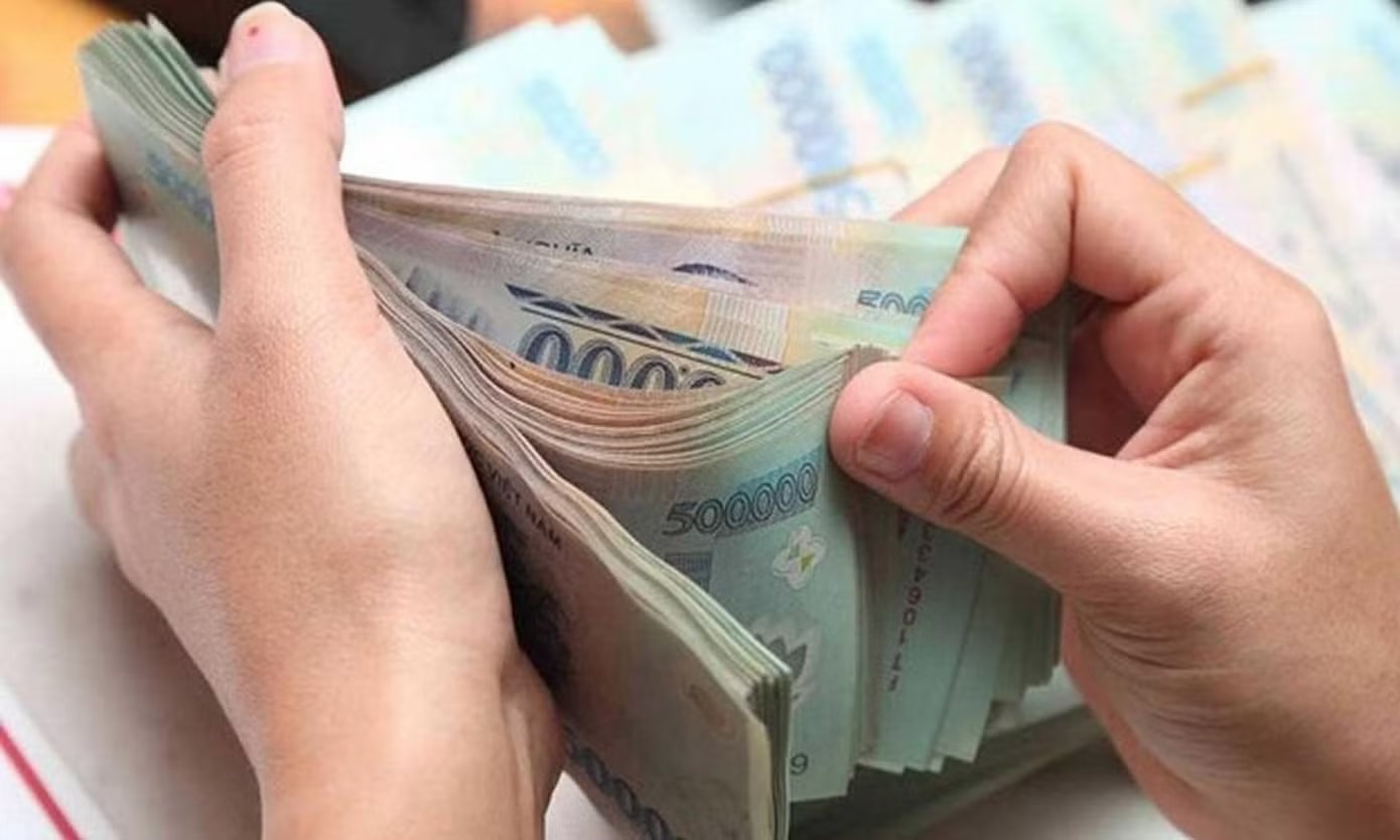 Từ ngày 1/7 mức lương cơ sở điều chỉnh tăng từ 2,34 triệu đồng/tháng lên là 2,53 triệu đồng/tháng. Ảnh minh họa. Nguồn tiền nào để tăng lương cơ sở từ ngày 1/7? - Ảnh 1.