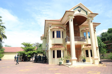 Truy quét, bắt giữ 30 người nước ngoài, niêm phong toàn bộ tài sản trong biệt thự của một vị tướng quân đội Campuchia