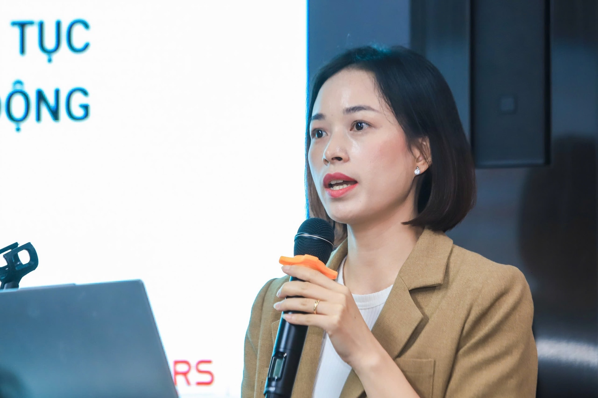 1 - chị Miền đất xanh