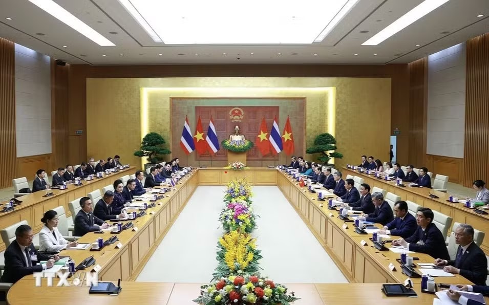 Toàn cảnh cuộc hội đàm giữa hai Thủ tướng và quan chức cấp cao Việt Nam - Thái Lan. Ảnh: TTXVN Thủ tướng Lê Minh Hưng chủ trì lễ đón Thủ tướng Thái Lan - Ảnh 6.