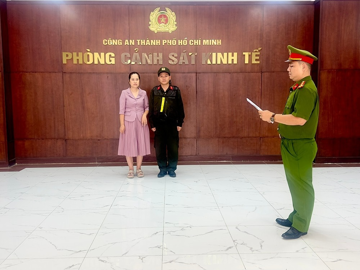 Bóc trần chiêu trò dùng AI ‘đạo nhái’ thiết kế của chủ Vải áo dài Đất Lành Hoàng Thị Bích Ngọc