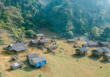 'Làng nguyên thủy' giữa đại ngàn Tây Bắc: Chỉ 20 hộ dân sống tách biệt, không điện lưới, không sóng điện thoại, không wifi
