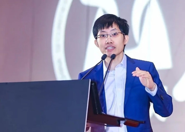‘Thần đồng Toán học’ 17 tuổi bước thẳng vào cánh cổng Đại học: Tốt nghiệp từ chối tập đoàn lớn, hiện đang làm gì mà tư gia 'tấp nập' người đến?