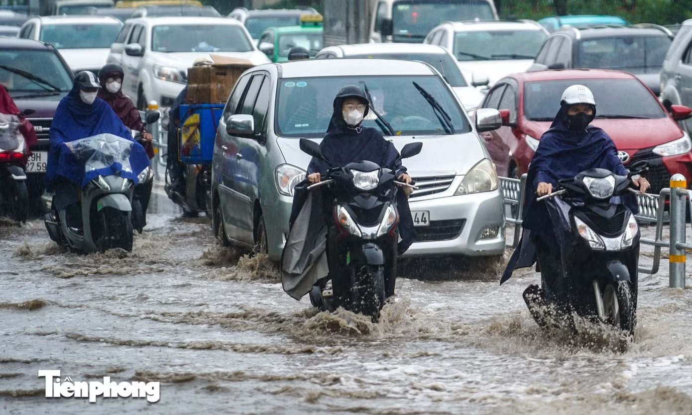 Không khí lạnh tràn xuống nước ta vào tháng 6 là hiện tượng hiếm gặp những năm gần đây. Không khí lạnh tràn xuống tháng 6, có bất thường? - Ảnh 1.