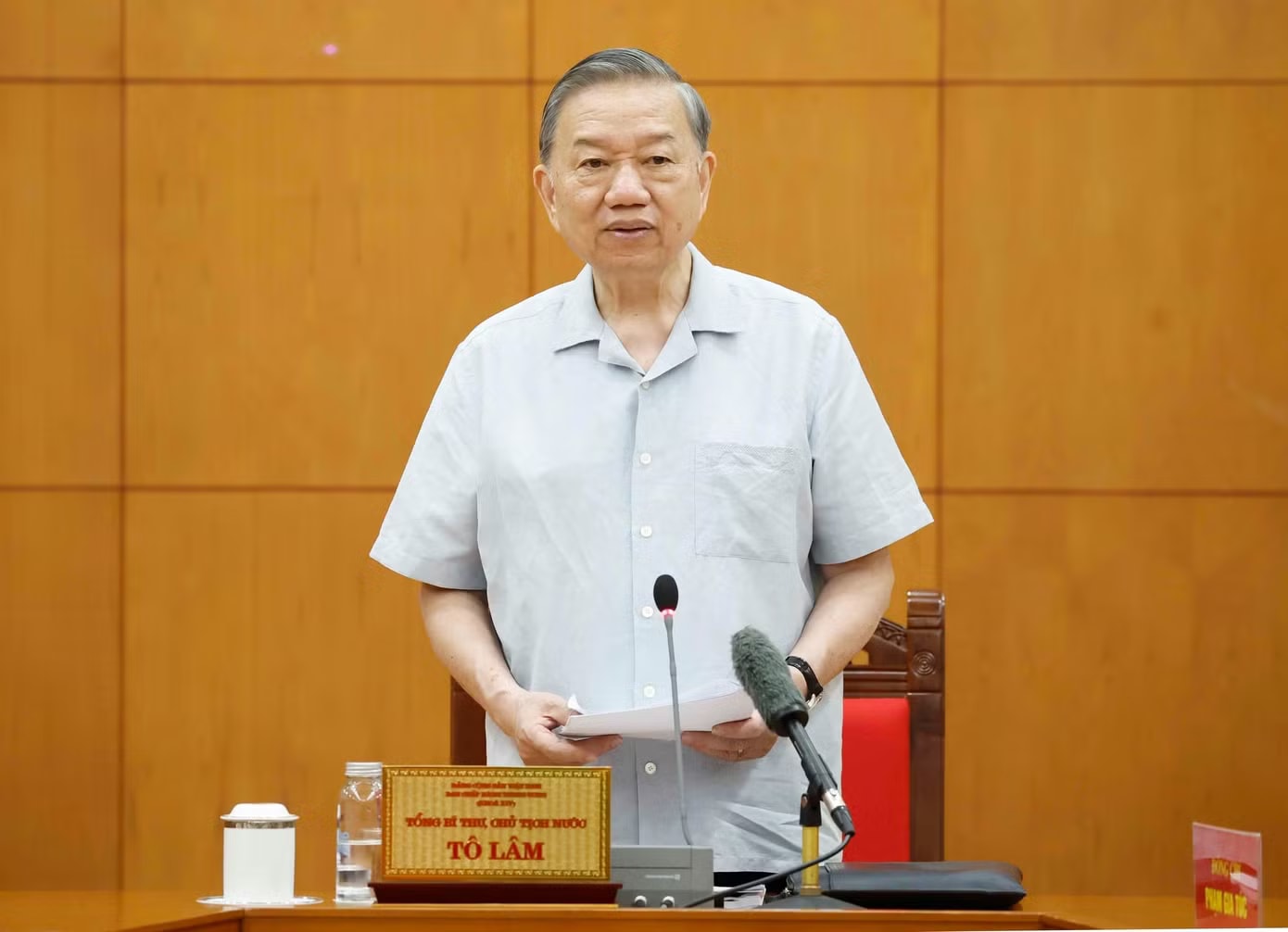 Tổng Bí thư, Chủ tịch nước: Đổi mới tư duy và tầm nhìn phát triển biển trong giai đoạn mới - Ảnh 1.