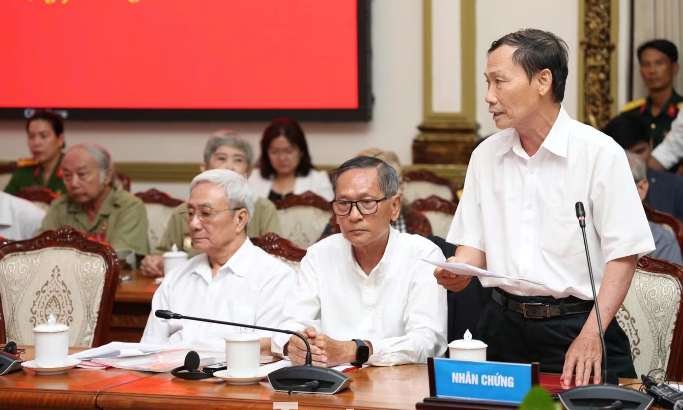 Nhân chứng Võ Huy Thịnh chia sẻ tại hội thảo. Ảnh: Ngô Tùng Những nhân chứng cuối cùng và ký ức không quên về các hố chôn tập thể Mậu Thân 1968 - Ảnh 1.