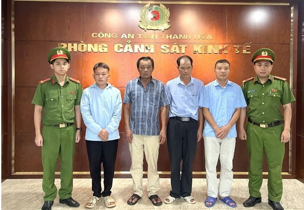 4 bị can liên quan việc mua bán, giết mổ, tiêu thụ lợn nhiễm bệnh. Khởi tố nhóm người đưa lợn nhiễm bệnh ra thị trường - Ảnh 2.