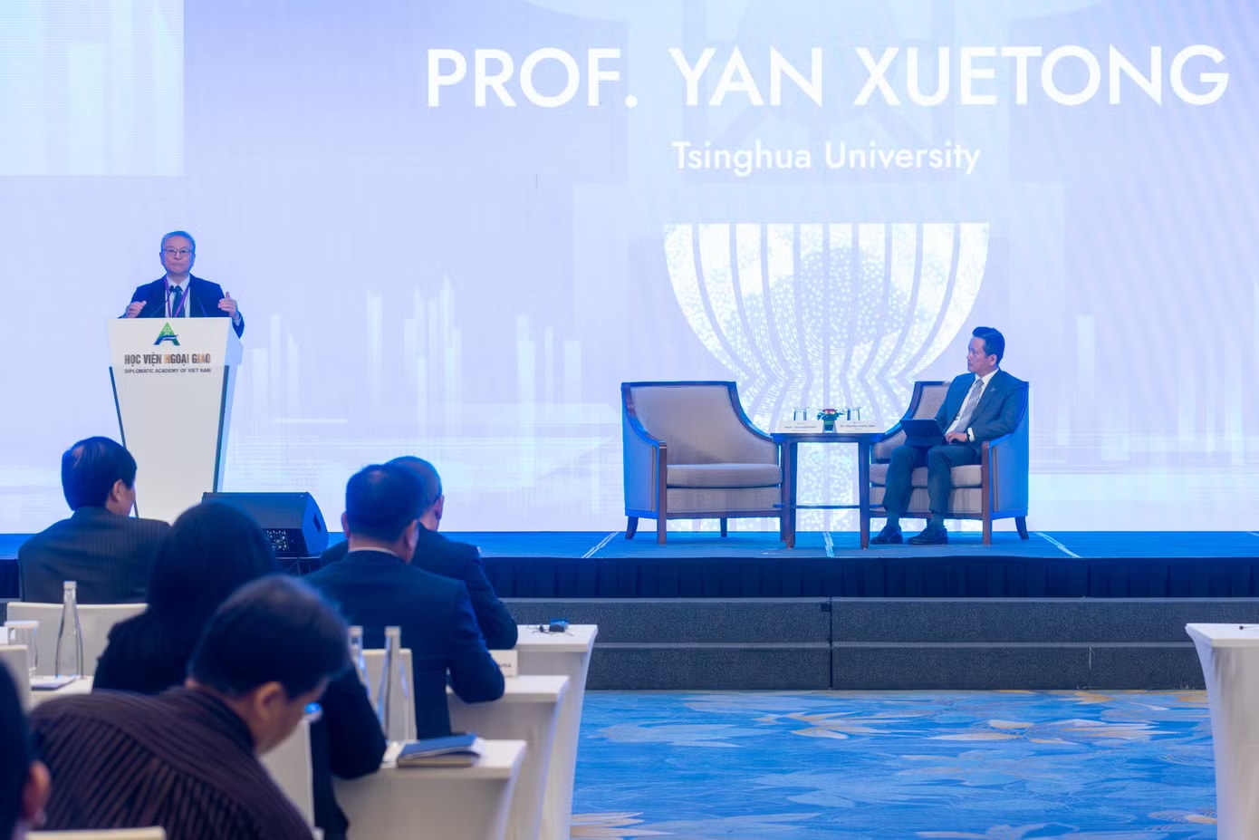 Giáo sư Yan Xuetong phát biểu tại phiên thảo luận Giáo sư Trung Quốc nói về thứ quan trọng hơn đất hiếm - Ảnh 2.