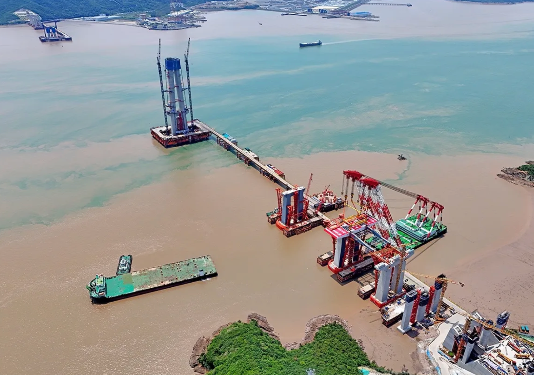 ‘Siêu cầu’ có trụ cao ngang toà nhà 100 tầng giữa biển khơi, tương lai lập kỷ lục thế giới- Ảnh 2. ‘Siêu cầu’ có trụ cao ngang toà nhà 100 tầng giữa biển khơi, tương lai lập kỷ lục thế giới- Ảnh 2.