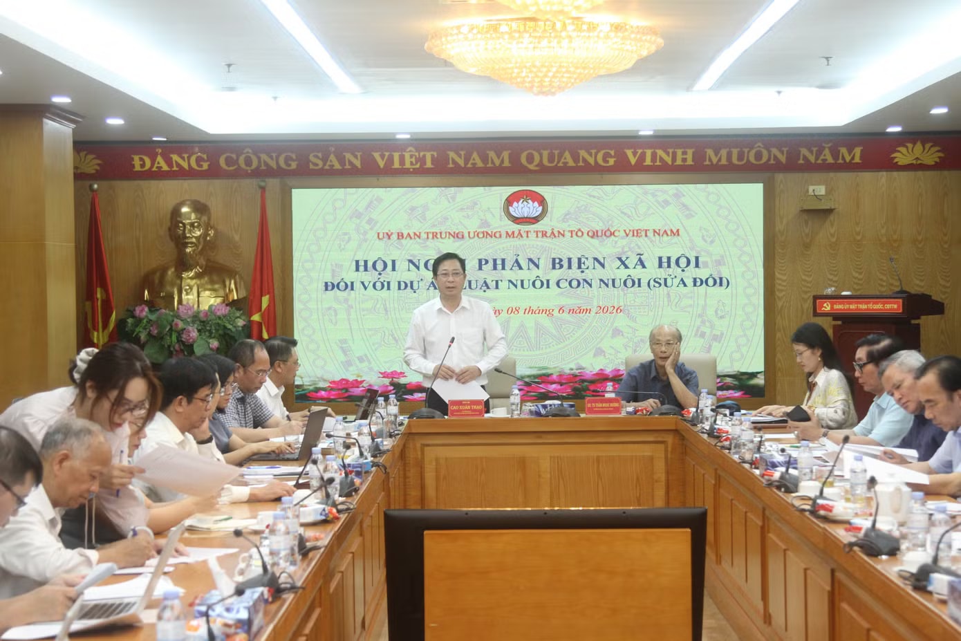 Đề xuất quy định mới nhằm ngăn chặn việc 'nhận con ruột làm con nuôi' - Ảnh 1.