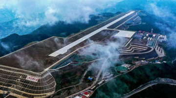 Huy động nhân công xây dựng sân bay trên đỉnh núi cao hơn 1.700m, vốn đầu tư 6.300 tỷ đồng