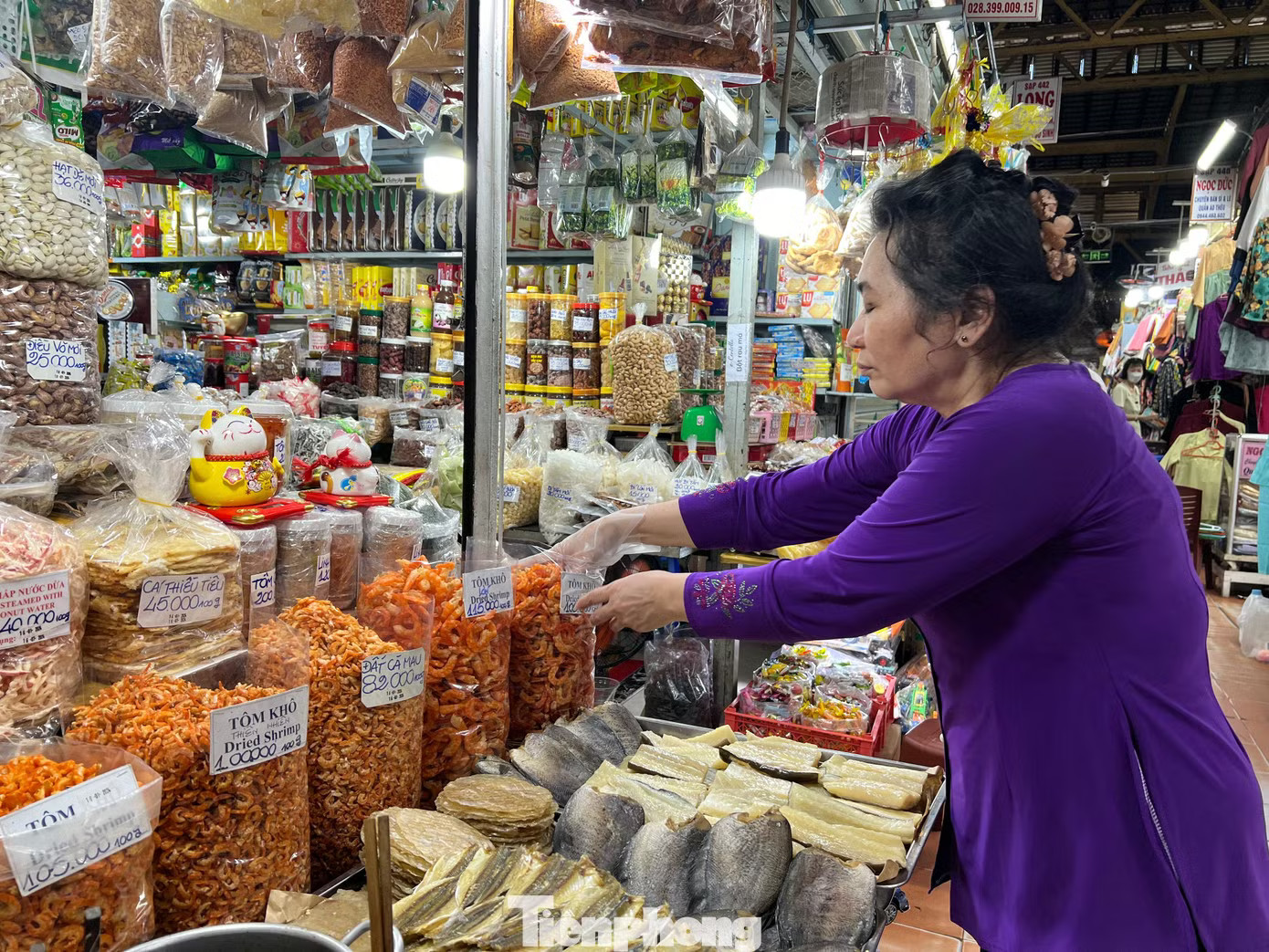 Sau nửa năm triển khai thuế mới, nhiều tiểu thương vẫn còn gặp nhiều khó khăn khi kê khai thuế điện tử. Đề xuất nâng doanh thu chịu thuế lên 5 tỷ/năm: Cần trả lời nhiều câu hỏi - Ảnh 1.