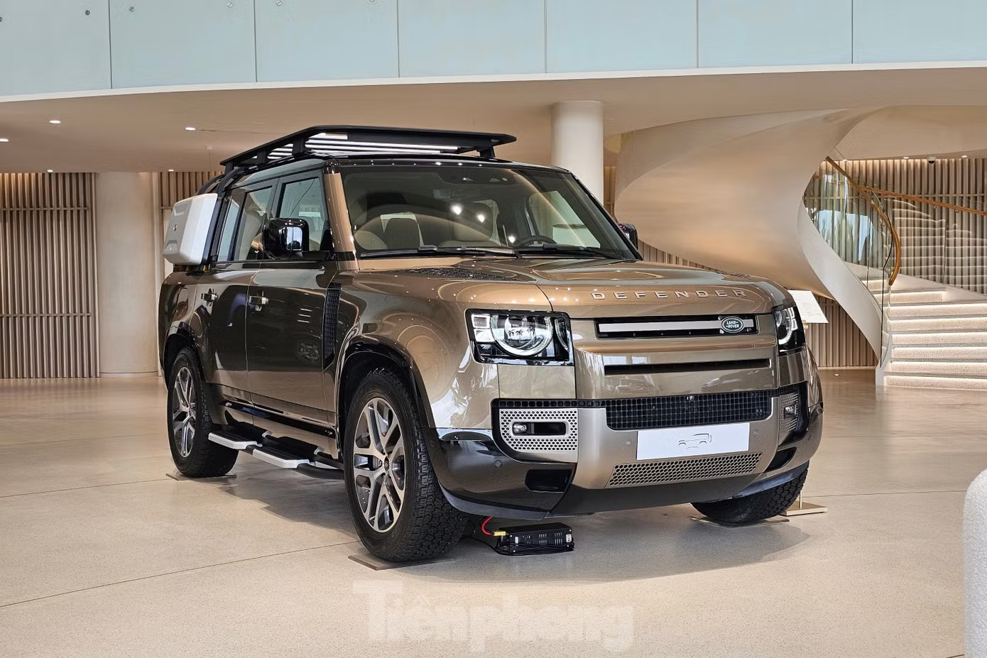 Một mẫu SUV hạng sang lắp trang bị ngoại thất, phụ kiện chính hãng. Nhiều quy định mới liên quan đến ô tô có hiệu lực từ 1/7 - Ảnh 5.