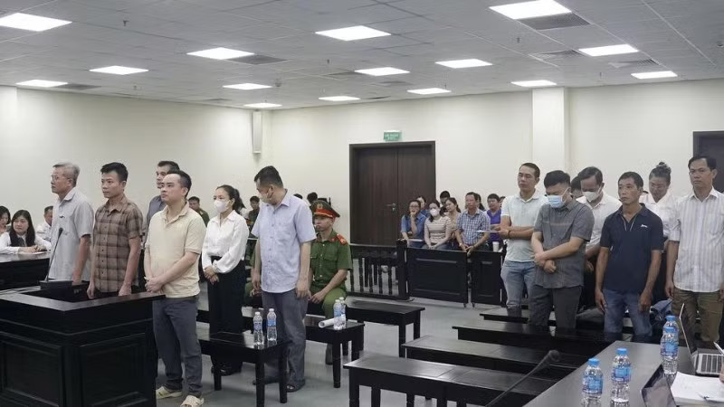 Tuyên án 17 cựu lãnh đạo, cán bộ doanh nghiệp Nhà nước: Bị cáo lĩnh mức án cao nhất 29 năm tù, buộc nộp lại 6,8 tỷ đồng - Ảnh 2.