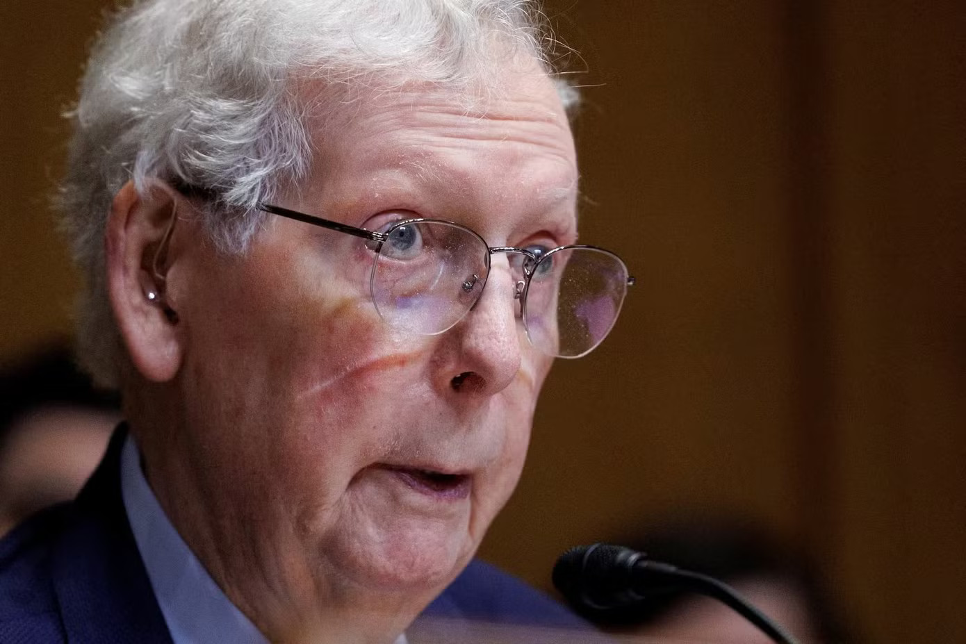 Mỹ xôn xao vì sự vắng mặt bí ẩn của Thượng nghị sĩ Mitch McConnell - Ảnh 1.