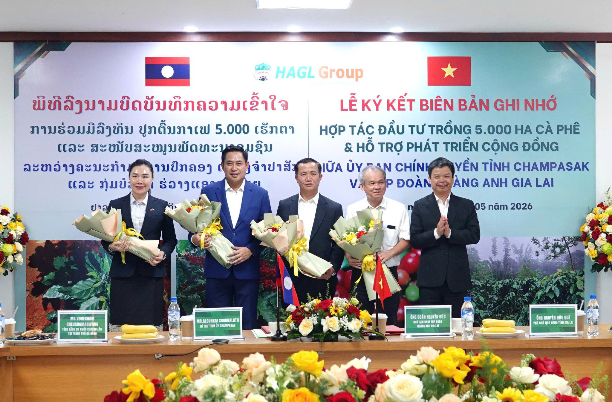 Bầu Đức tăng hiện diện tại Champasak (Lào): Tháng trước nhận 5.000ha đất trồng cà phê, tháng sau tài trợ đội bóng chuyên nghiệp trong 3 năm - Ảnh 2.