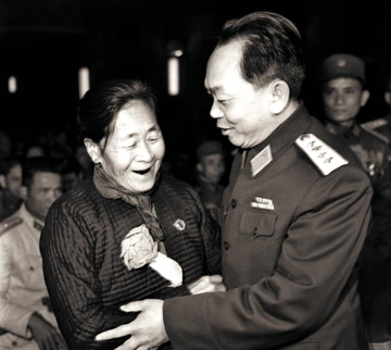 Người phụ nữ huyền thoại chèo 1.400 chuyến đò mỗi năm để đưa bộ đội qua sông: Được phong Anh hùng ngành Giao thông Vận tải, dựng tượng đài tri ân