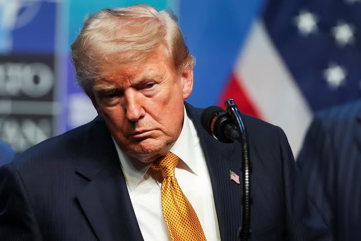 Tổng thống Mỹ Donald Trump. (Ảnh: Reuters) Tổng thống Trump: Tên lửa sẵn sàng khai hỏa nếu Iran đe dọa lãnh đạo Mỹ - Ảnh 1.