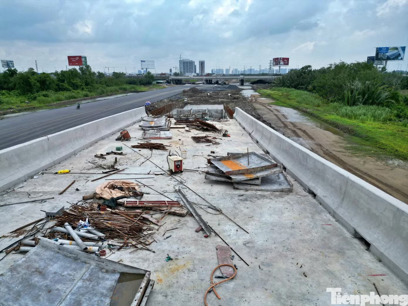 Toàn cảnh đường Vành đai 3 TPHCM qua Bình Dương trước mục tiêu thông xe trong năm 2026 - Ảnh 2.