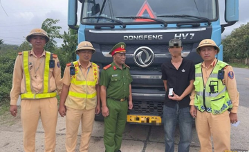 Dừng kiểm tra một phương tiện trên Quốc lộ, thu giữ 412 viên nén, bắt quả tang tài xế SN 1990