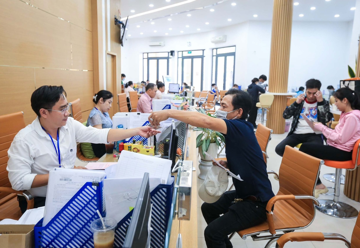 Mỗi cán bộ, công chức, viên chức được nhận 2.000.000 đồng/tháng, áp dụng đến hết tháng 10/2028, điều kiện cụ thể ra sao?