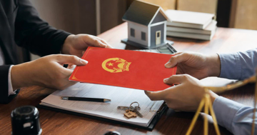 Năm 2026, sang tên sổ đỏ ai là người phải trả tiền? Đây là những khoản phí người mua và người bán cần biết