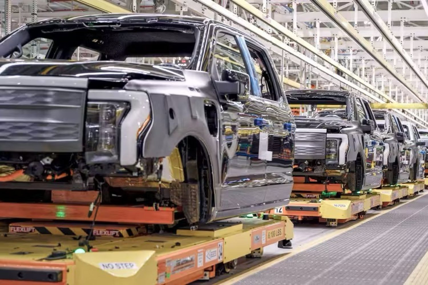 Bên trong một nhà máy của Ford