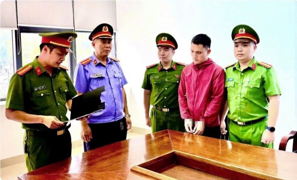 Bắt cán bộ ngân hàng Lê Văn Thành, 32 tuổi - Ảnh 1.