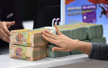 Lãi suất tiết kiệm vượt 7%/năm, đây có phải thời điểm tốt nhất để gửi tiền?