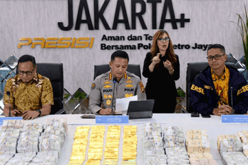 Tịch thu 74kg vàng thỏi, hơn 500 tỷ đồng khi khám nhà Phó Viện trưởng Viện Kiểm sát Indonesia, hai nghi phạm bị cấm xuất cảnh