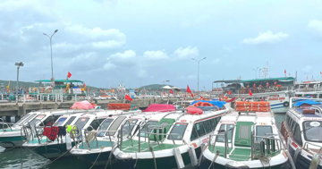 Vụ lật ca nô 15 người tử vong: Vì sao phương tiện thiết kế kín mít?