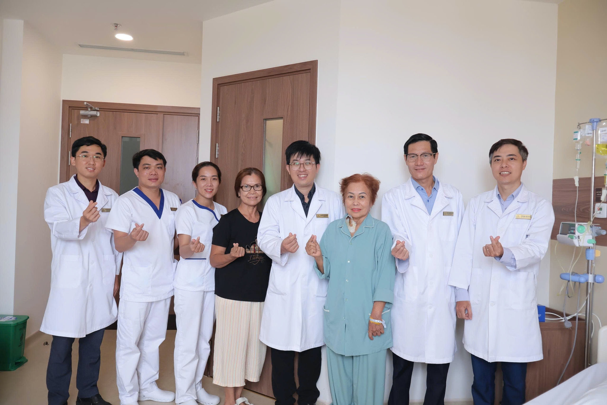 Vinmec Cần Thơ cứu bệnh nhân 75 tuổi có khối u gan lớn gần bằng quả bưởi - Ảnh 2.