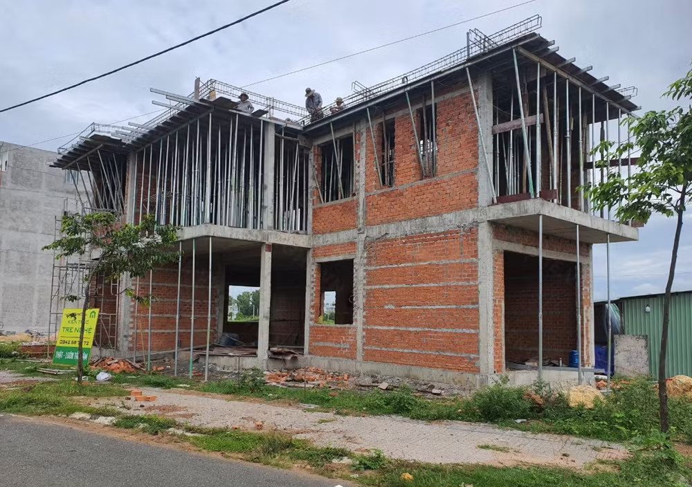 Để được cấp phép, công trình phải phù hợp mục đích sử dụng đất, quy hoạch hoặc thiết kế đô thị, quy chế quản lý kiến trúc... Ảnh: VGP. Xây dựng nhà ở riêng lẻ tại TPHCM: Nộp hồ sơ trực tuyến, giải quyết trong 7 ngày - Ảnh 1.