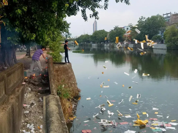 Một địa phương hỗ trợ 100% chi phí hỏa táng cho người qua đời, tang lễ kéo dài quá 72 giờ phải được Chủ tịch UBND xã cho phép, cấm rải vàng mã, tiền âm phủ khi đưa tang