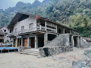 Phát hiện ngôi làng đá cổ kỳ lạ hơn 400 năm tuổi: Người dân xây nhà chỉ bằng đá và vôi, gần như nguyên vẹn từ thời nhà Mạc