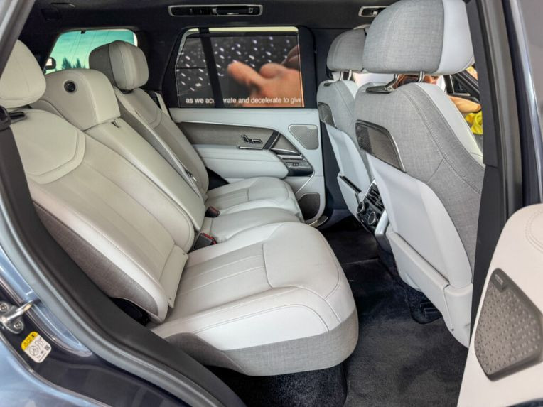 Hàng ghế thứ hai Range Rover Electric
