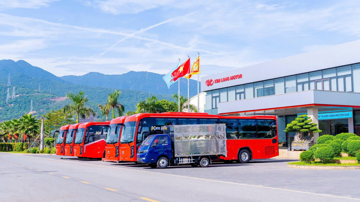 Hãng xe Việt Kim Long Motor bàn giao lô xe giường nằm cao cấp cho doanh nghiệp có tiếng tại miền Nam