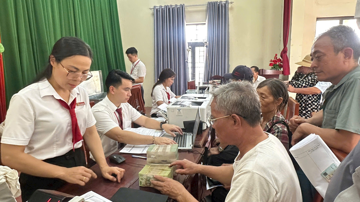 Một xã hoàn tất đợt bồi thường lớn nhất từ trước đến nay tại dự án của Vingroup, 300 hộ dân nhận về 320 tỷ đồng