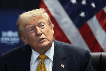 Ông Trump bất ngờ hủy áp phí 20% hàng hóa qua eo biển Hormuz chỉ sau 1 ngày công bố