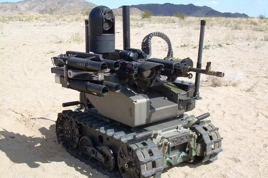 Quân đội Mỹ tập trung phát triển robot AI trong những năm gần đây. Ảnh: <a style='text-decoration: none;' href='/ABC'>ABC</a> News. 3 hiểm họa lớn của trí tuệ nhân tạo: Từ chiến tranh robot đến ‘ngoại tình’ với AI - Ảnh 2.