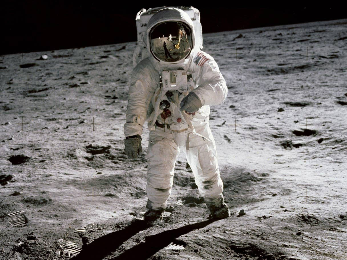 cdnmedia.baotintuc.vn-upload-0gyjdiny41wqibperyypva-files-2019-07-apollo-_first-moon-landing-9.jpg