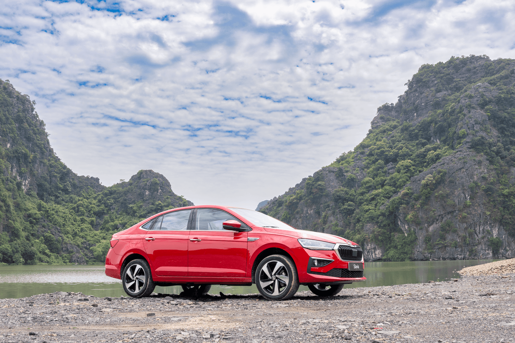 Skoda Việt Nam phối hợp cùng PGBank tạo cơ hội sở hữu ô tô với từ 47 triệu đồng trả trước - Ảnh 1.