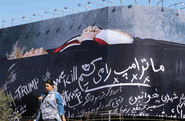 Iran tuyên bố eo biển Hormuz là 'lằn ranh đỏ', cảnh báo đáp trả nếu Mỹ tấn công