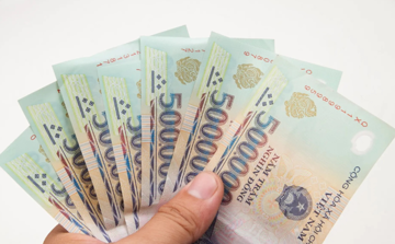 Mỗi người cao tuổi sẽ được nhận 300.000 đồng tiền mặt, dịp gì và khi nào nhận, áp dụng tại địa phương nào?