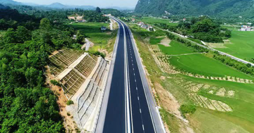 Việt Nam sắp hoàn thiện trục cao tốc xuyên Việt gần 2.000km