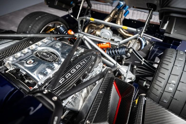 Động cơ V12 tăng áp kép dung tích 6.0L