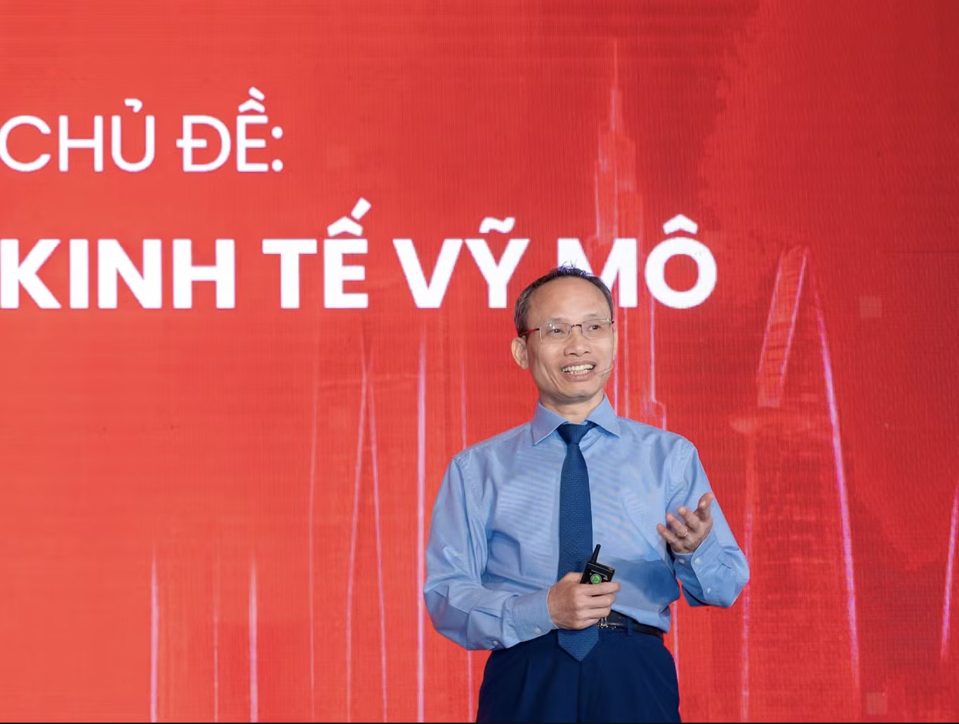 TS. Cấn Văn Lực - chuyên gia Kinh tế trưởng BIDV, thành viên Hội đồng Tư vấn chính sách tài chính - tiền tệ quốc gia. Quy hoạch Hà Nội, TPHCM: Bản đồ bất động sản sẽ định hình ra sao? - Ảnh 2.