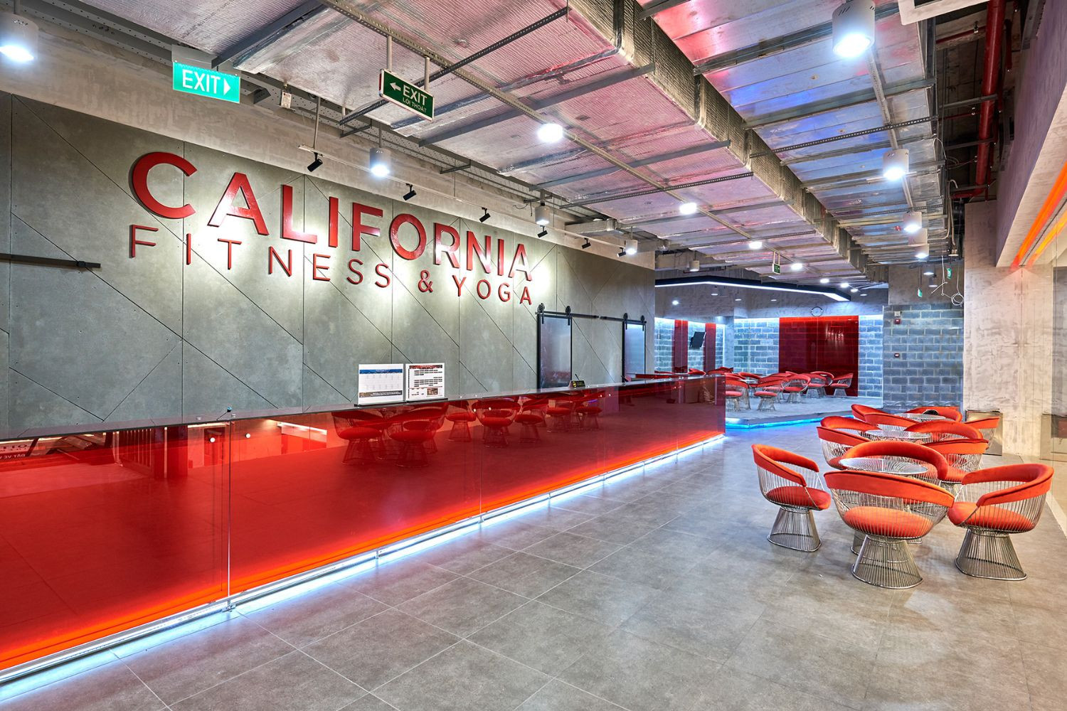 Tại một phòng tập California Fitness & Yoga