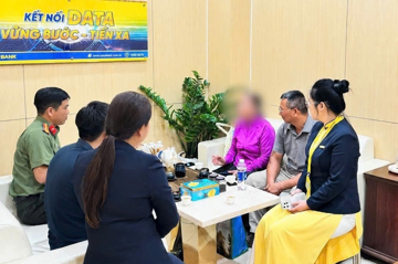 Cụ bà 72 tuổi đến ngân hàng chuyển tiền cho người quen, nhân viên Nam Á Bank vội báo Công an vào cuộc xác minh