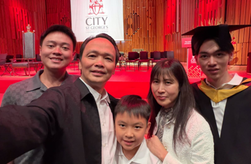 Ông Trịnh Văn Quyết sang London chứng kiến lễ tốt nghiệp của con trai, Phó Chủ tịch SHB gửi lời chúc mừng